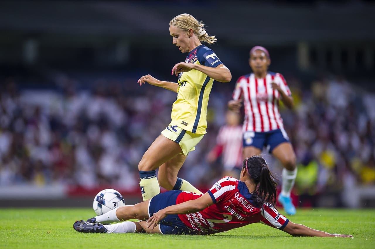 Sarah Luebbert no pudo terminar el juego pues fue muy golpeada.