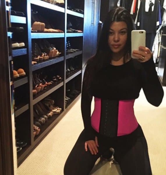 Kourtney Kardashian sigue el ejemplo de sus hermanas.