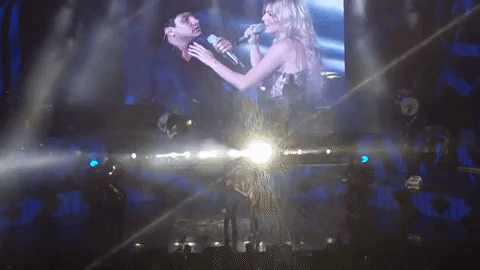 Marjorie de Sousa compartió el escenario con Julión Álvarez al interpretar el tema 'Te hubieras ido antes' durante una presentación del mexicano en el Auditorio Nacional en la Ciudad de México.