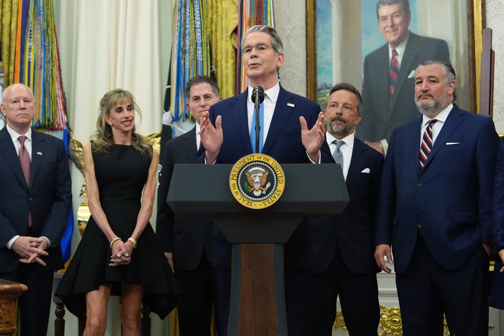 Scott Bessent, secretario del Tesoro, dijo que ya se han abierto más de 6 millones de las cuentas Trump.
<br>De todas, 1.4 millones son elegibles para recibir el bono inicial de $1,000.
<br>El presidente de Estados Unidos, por su parte, detalló que desde el 4 de julio 
<b>han depositado el bono "a más de 500,000 niños"</b>.