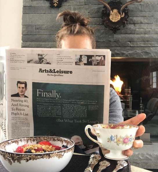 A la mexicana le encanta consentirse con uno de sus snacks saludables preferidos: frutos rojos con granola y miel.