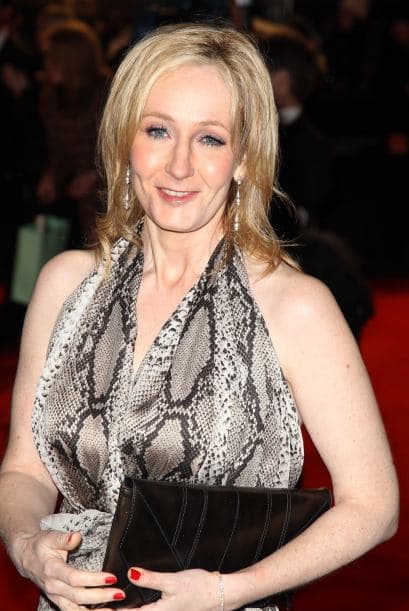 El salto de la pobreza a la riqueza de la autora le ha dado fama y un patrimonio personal estimado en $1,000 millones, más que la reina Isabel II. Solo la marca Harry Potter tiene un valor estimado de unos $15,000 millones.