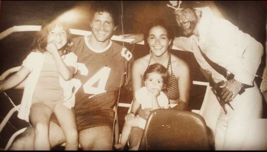 "Ahorita que estamos retomando ensayos, pues poco a poquito se para y
<b> ejercita los músculos</b>", contó su hijo.
<br>