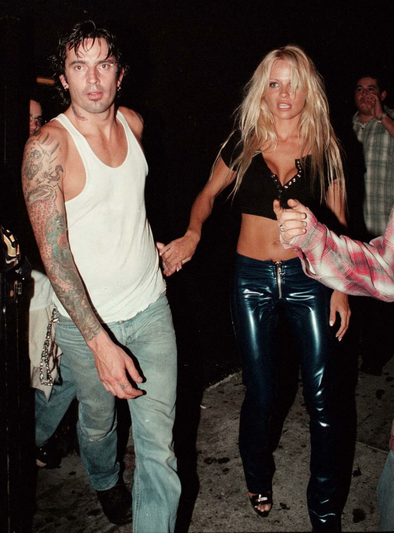 La actriz Pamela Anderson se casó con el músico Tommy Lee en febrero del 1995 después de haberlo conocido por cuatro días según la revista People.