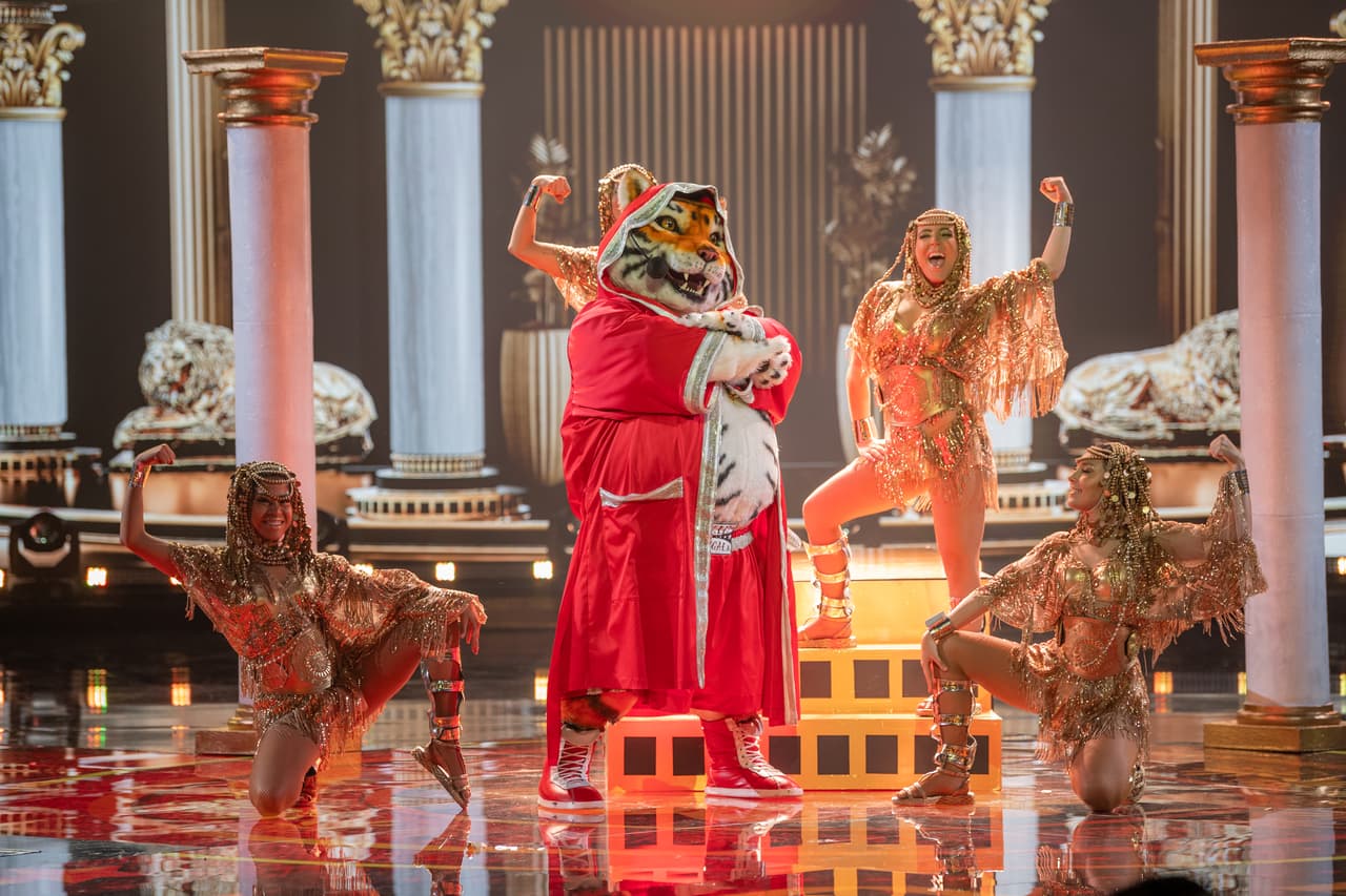 El simpático tigre fue el primero en visitar el spa y ofrecerle numerosas pistas al panel de investigadores. Su actuación fue muy buena, al ritmo de ‘Get Lucky’, canción con la que demostró mucha versatilidad a la hora de cantar y divirtió mucho a Carlos Rivera con su particular forma de bailar.