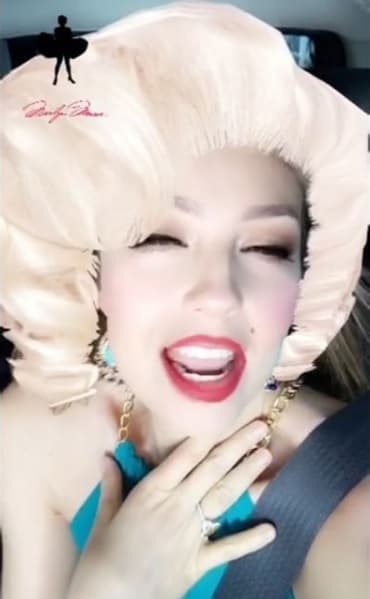 Para celebrar el día del cumpleaños de Marilyn, Thalía se puso creativa con Snapchat y cantó con mucha sensualidad el clásico 'Happy Birthday'.