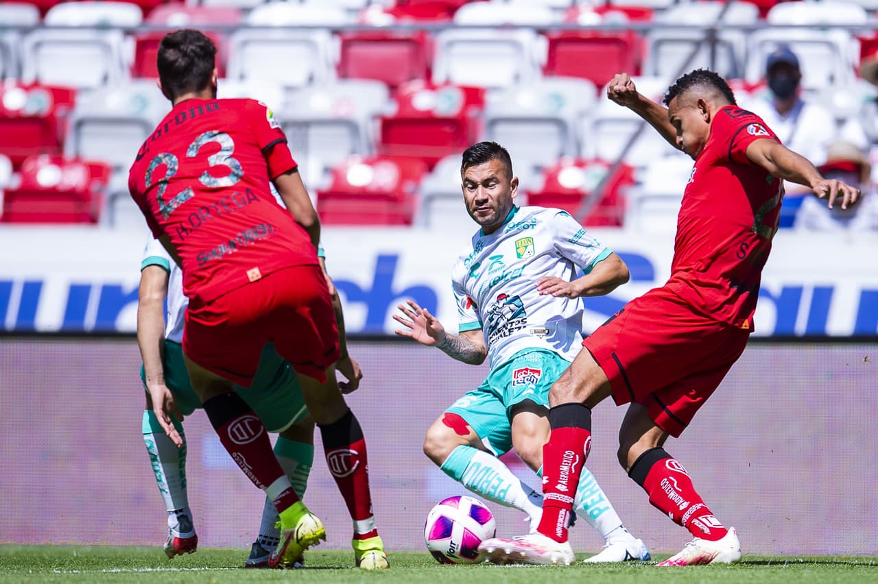 Toluca y León dejan las artillerías en casa y se conforman con empate 0-0.