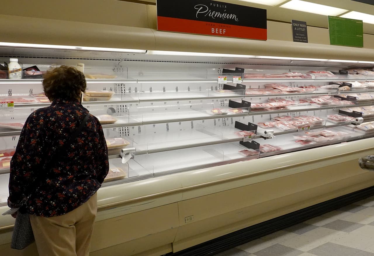La carne es uno de los productos que se han vuelto más escasos en el sur de Florida, además de que es de los que más ha subido de precio ante la inflación registrada en los últimos meses. 
<br>