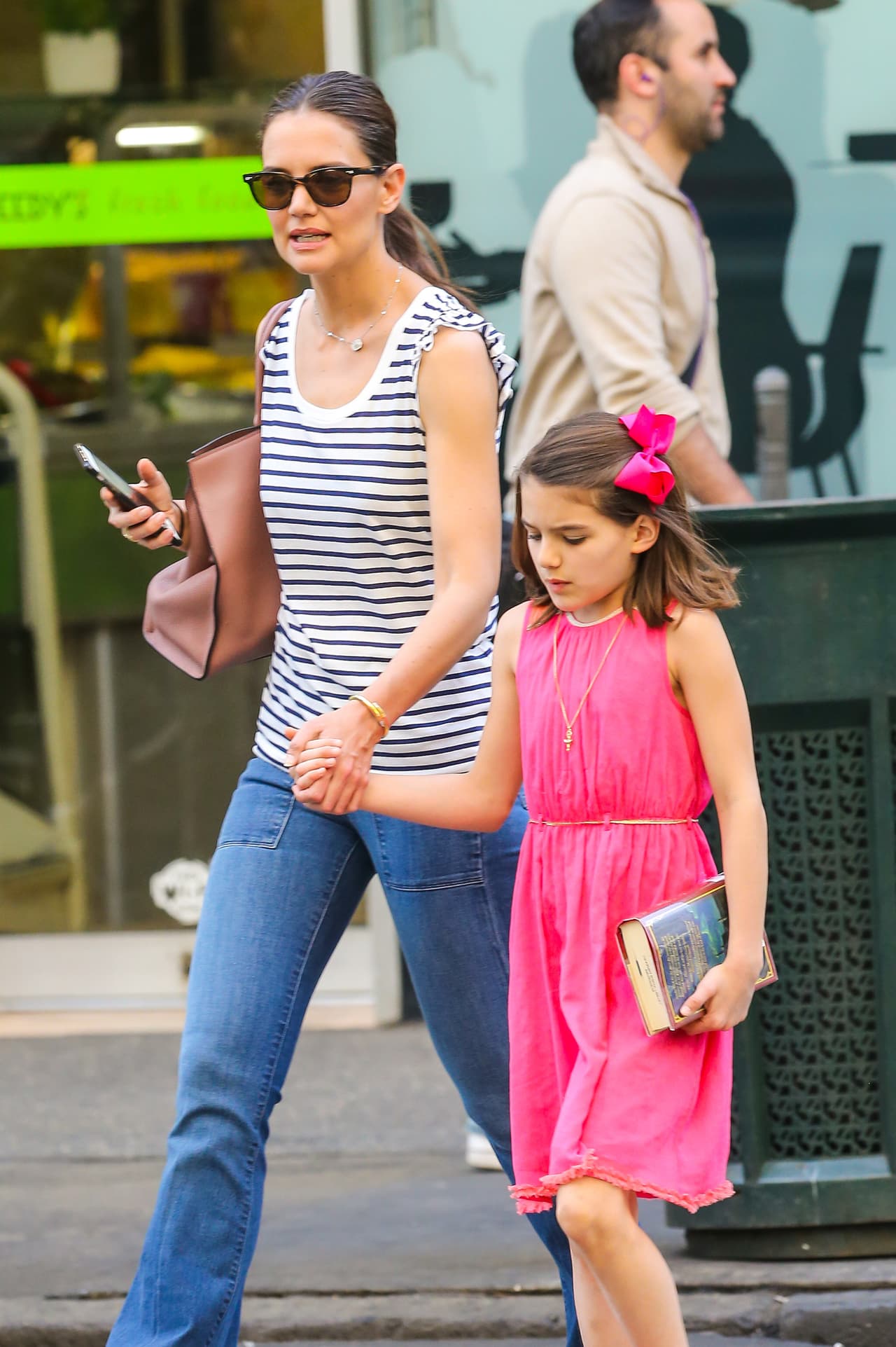 Captamos a la festejada y su mami caminando por Nueva York.