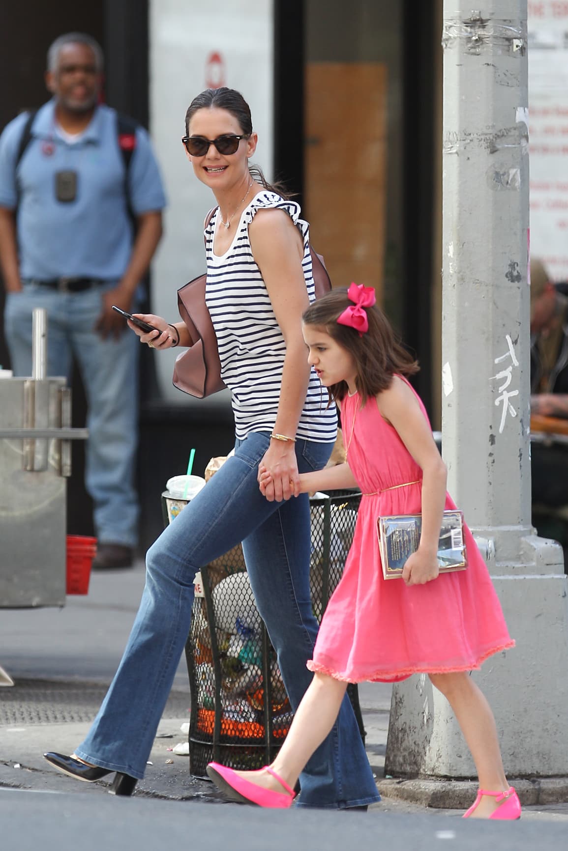 A Suri no le agradó que su mami fuera a toda velocidad.