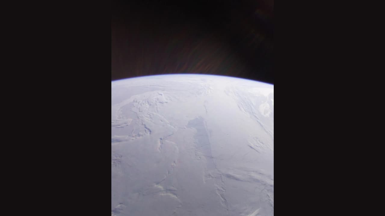 El descubrimiento del misterioso campo eléctrico "ambipolar" que envuelve la Tierra y que es la "tercera coraza" del planeta