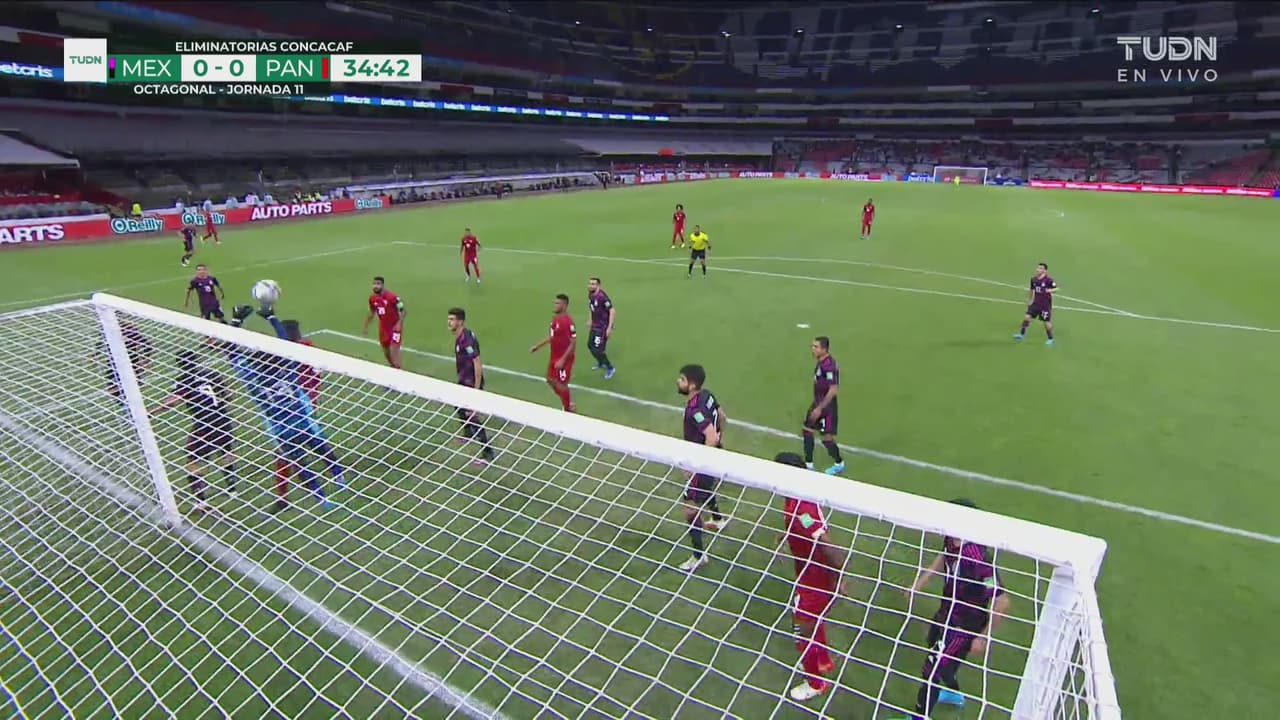 ¡Panamá casi sorprende! Cerca de un gol olímpico, pero Ochoa desvía