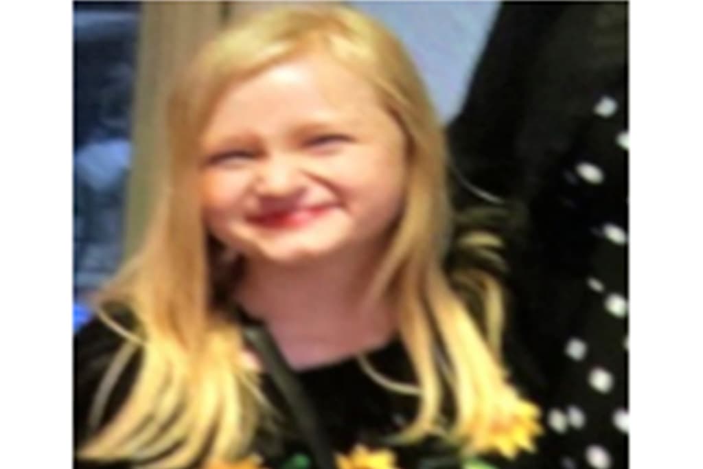 <h3 class="cms-H3-H3"><b>Jueves 15 de febrero</b></h3>
<br>
<b>Audrii Cunnigham</b>, de 11 años, fue vista por última vez la mañana del 15 de febrero cerca de su casa en la cuadra 100 de Lakeside Drive, zona a unas 74 millas al norte de Houston. La 
<b>niña se dirigía a tomar el autobús escolar. </b>