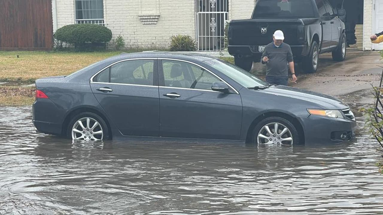 Esté pendiente del pronóstico del tiempo de Univision 45. No salga de su casa si no tiene que hacerlo