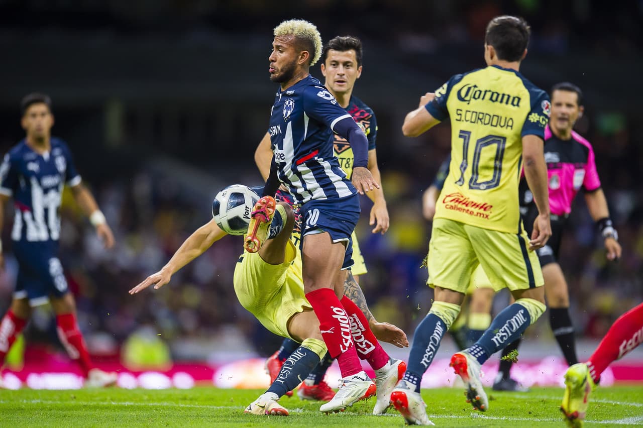 América sacó un empate ante Rayados con polémica inculida.