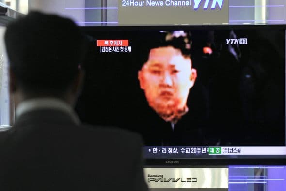 El 29 de marzo de 2013 declaró el "Estado de guerra" a Corea del Sur; aumentando las posibilidades de una guerra nuclear debido a los bombarderos B-2 Spirit de Estados Unidos que sobrevolaron la península de Corea durante la crisis que se estaba llevando a cabo en la región.