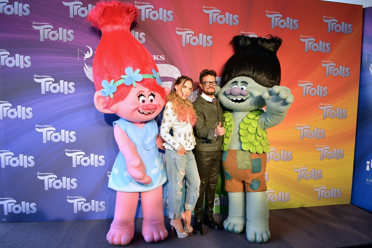 Posaron felices con sus personajes en la cinta animada.