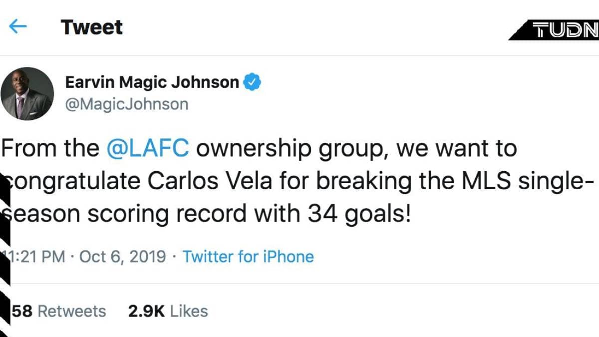 Magic Johnson felicitó a Carlos Vela por su récord de goles