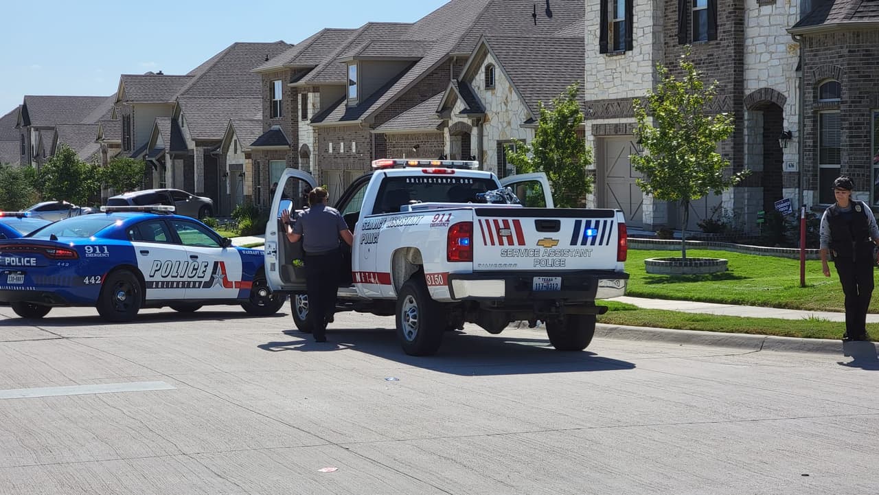 Por su parte el Gobernador de Texas, Greg Abbott, se pronunció sobre el tiroteo 
<b>a</b> 
<b>través de un comunicado diciendo: </b>"Mientras las fuerzas del orden continúan con su investigación, nuestro corazón está con las víctimas de este acto de violencia sin sentido”, dijo Abbott. “Gracias a los agentes del orden y los socorristas que llegaron al lugar para ayudar a las víctimas y prevenir más violencia”.