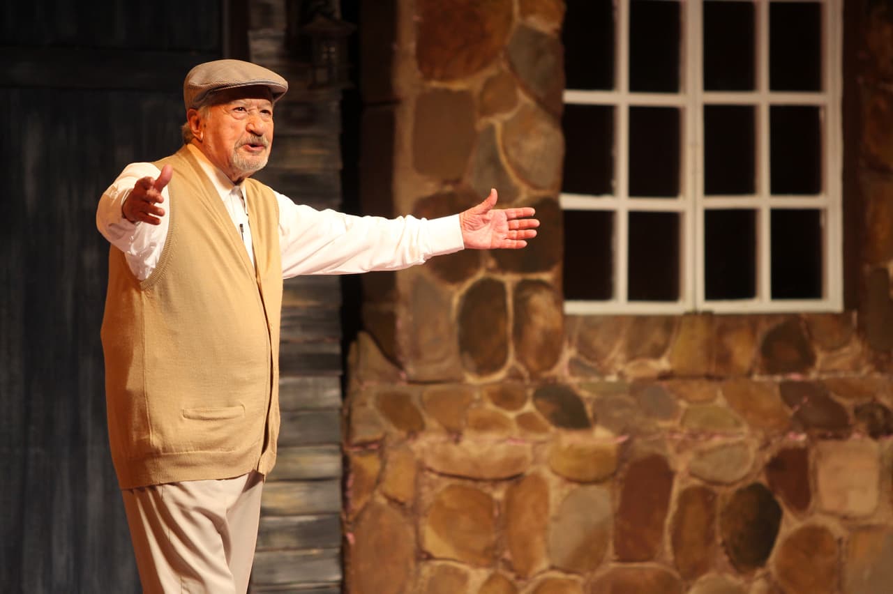 El actor le respondió entonces: "No, no es necesario". Incluso el director Raúl Araiza Cadena intervino: "No es necesario. Nada más haz el movimiento de la cara, yo hago el sonido del golpe y tú te caes, pero no te va a pegar".