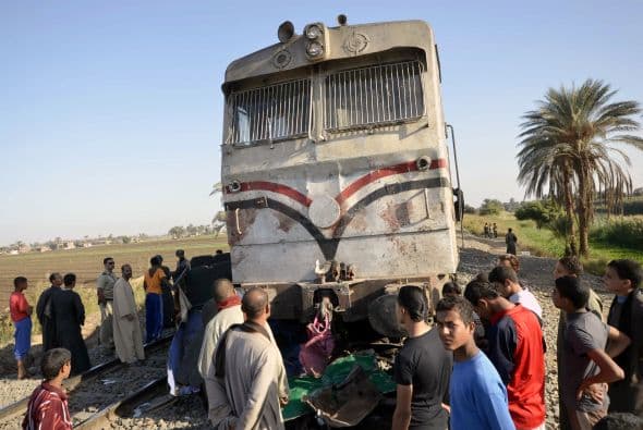 También fallecieron el conductor del vehículo y dos cuidadores, según la agencia estatal de noticias Mena, que precisó que el accidente se produjo sobre las 08:00 hora local (06:00 GMT) cerca de la localidad de Manfalot, a 400 kilómetros al sur del El Cairo, retoma Efe.