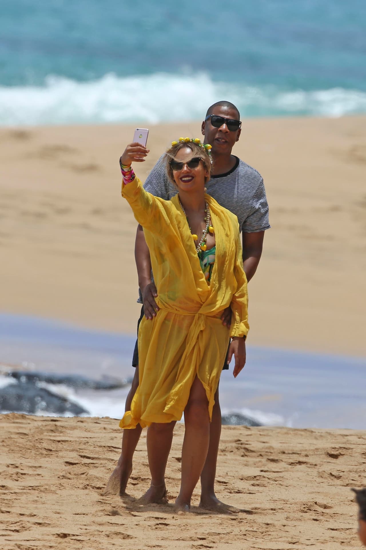 La parejita se tomó una selfie.