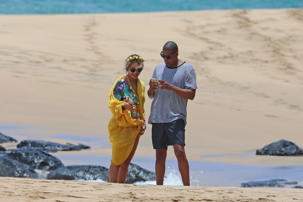 A diferencia de unos días, los esposo lucieron muy contentos y enamorados.