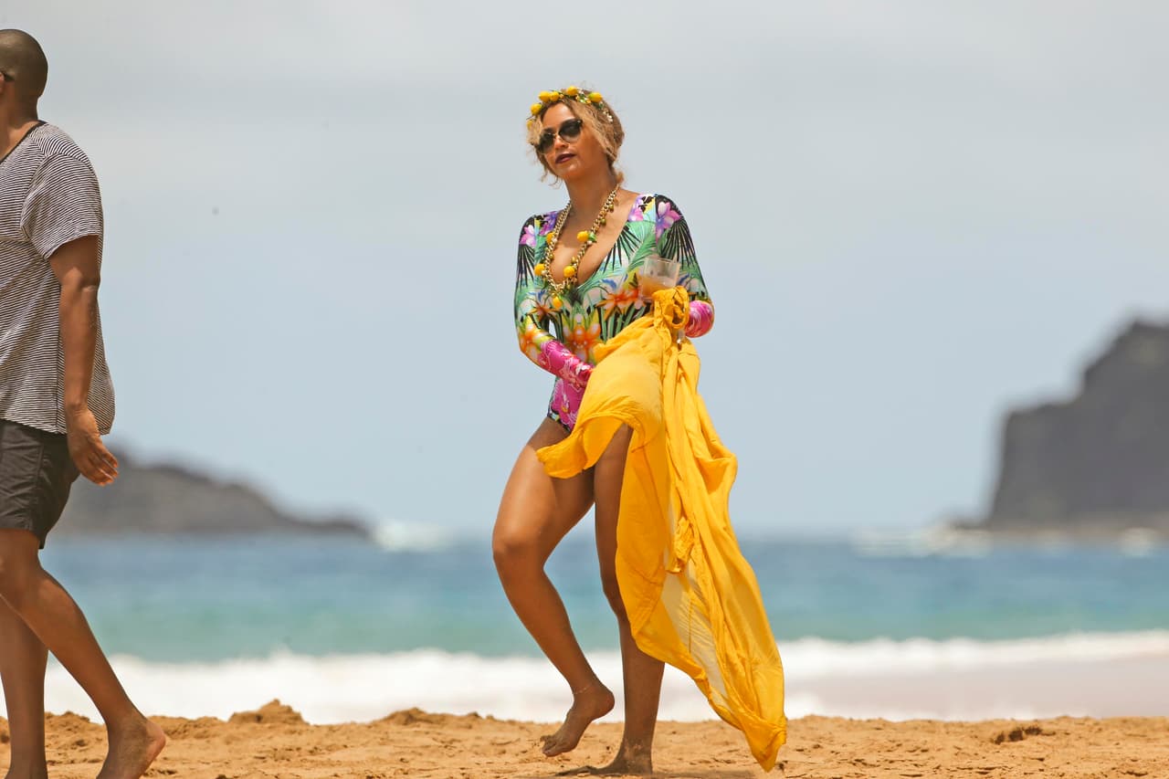 Poco a poco se fue quitando la ropita.