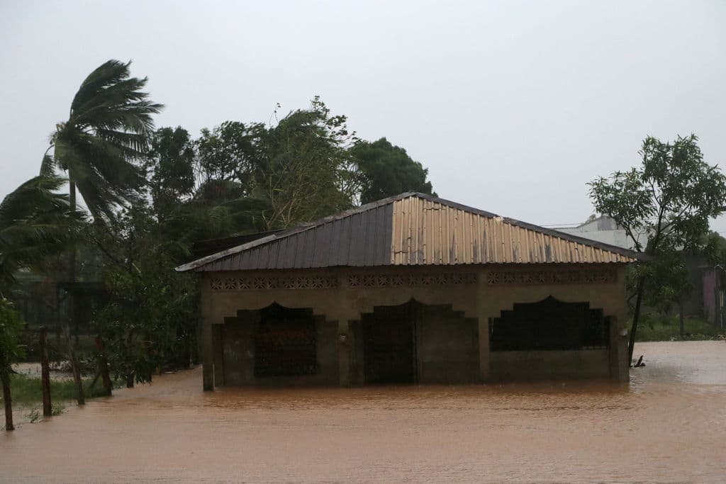El poderoso huracán Iota, de categoría 4, 
<a href="https://www.univision.com/noticias/meteorologia/es-mucho-mas-grande-que-eta-los-vientos-devastadores-del-huracan-iota-comienzan-a-golpear-a-nicaragua">tocó tierra la noche de este lunes cerca de Haulover, en la costa caribeña de Nicaragua</a>, con vientos máximos sostenidos de hasta 250 kilómetros por hora (155 millas por hora), informó el Centro Nacional de Huracanes de Estados Unidos.