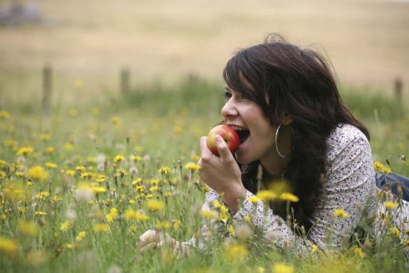 ¿Sabías que apuntar o pensar cinco cosas por las cuales te sientes agradecida cada día podría hacerte un 25 por ciento más feliz? ¡Vale la pena intentarlo!
