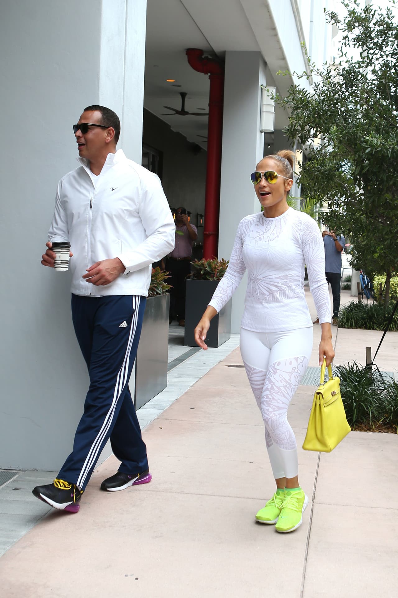 Además de la inesperada aparición, la estrella sorprendió al afirmar que quiere más hijos. "Todos los que pueda tener. Para mí los hijos son la bendición más grande de la vida y ellos me dan felicidad", afirmó en entrevista con Despierta América.