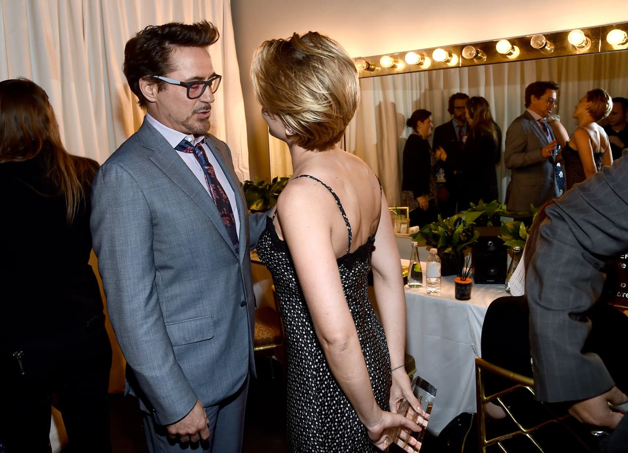 Robert Downey Jr. junto a Scarlett.