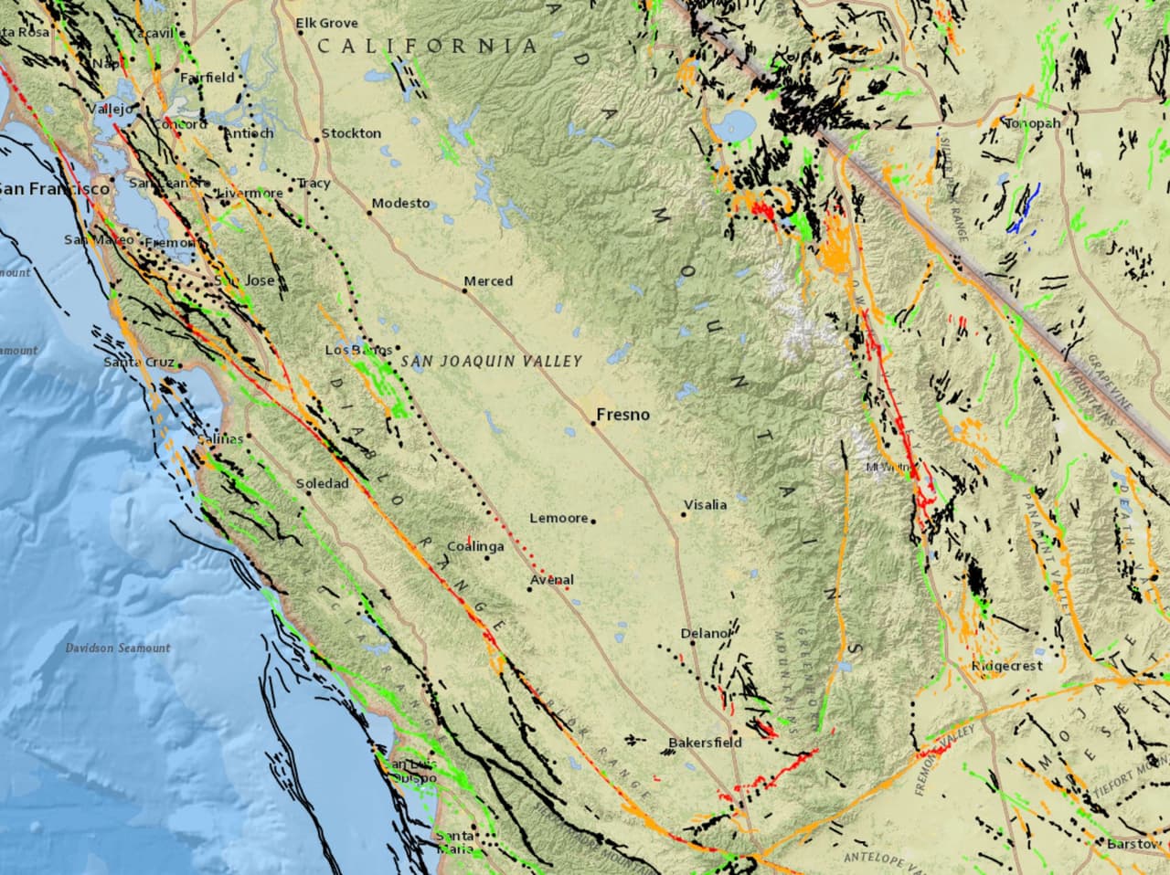 El 90 por ciento de la actividad sísmica del mundo ocurre en la zona llamada
<b> el Anillo del Fuego</b>, la cual incluye
<b>la Falla de San Andrés</b>.