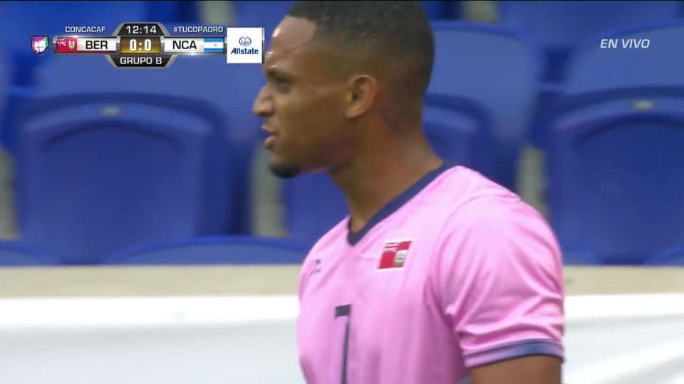 Tiro desviado de Lejuan Simmons