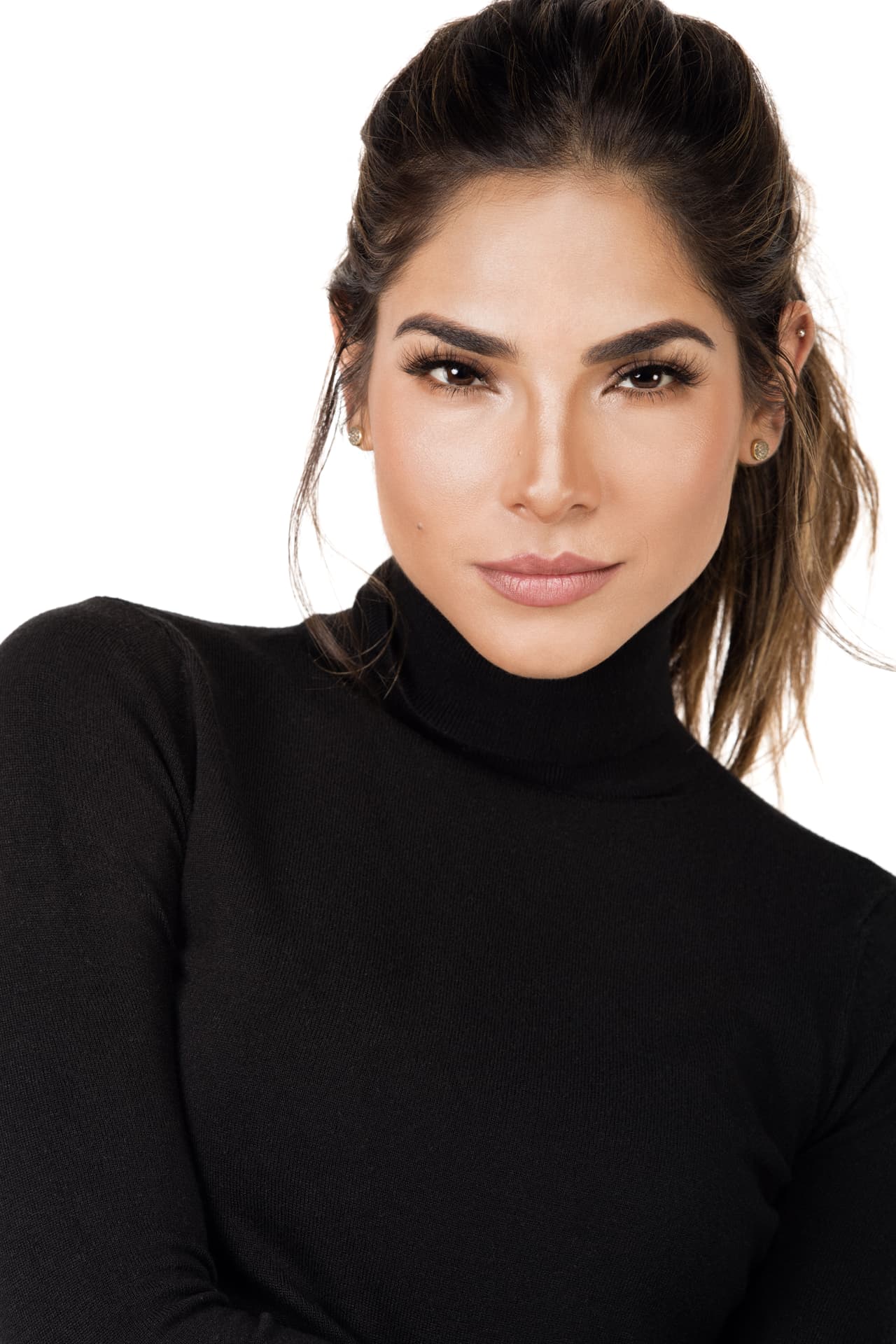 "El modelaje es casi como la actuación", asegura Alejandra sobre cómo se debe posar para lograr una foto espectacular. Mira 
<b><a href="http://www.univision.com/shows/la-reina-de-la-cancion/capitulo-4-alejandra-la-de-tijuana-en-la-alejandra-te-dice-como-lucir-como-una-estrella-video" target="_blank">el video</a></b> de cómo se realizó su sesión fotográfica para conquistar al mercado norteamericano.