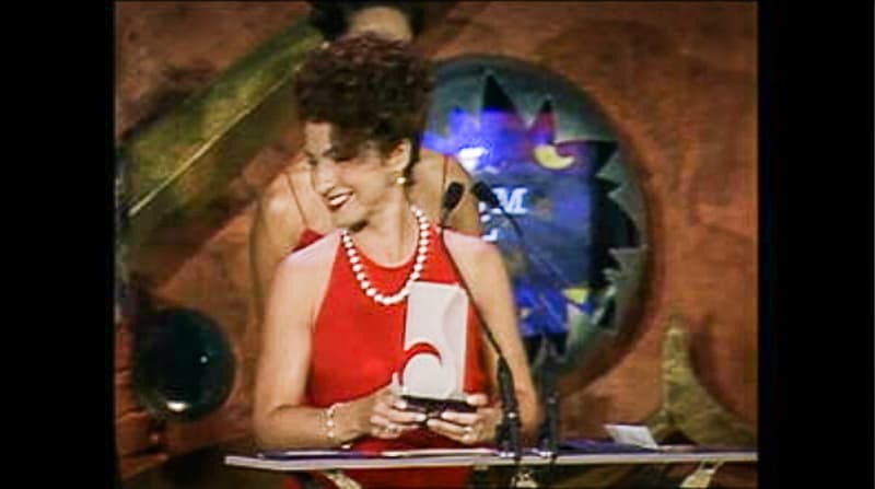 Gloria Estefan fue la reina de la sexta edición de Premio Lo Nuestro. Ganó tres premios: Artista Femenina Pop del año y Mejor Álbum ('Mi tierra') y Artista Femenina del Año en la categoría Tropical/Salsa. En este último premio compitió contra Celia Cruz.