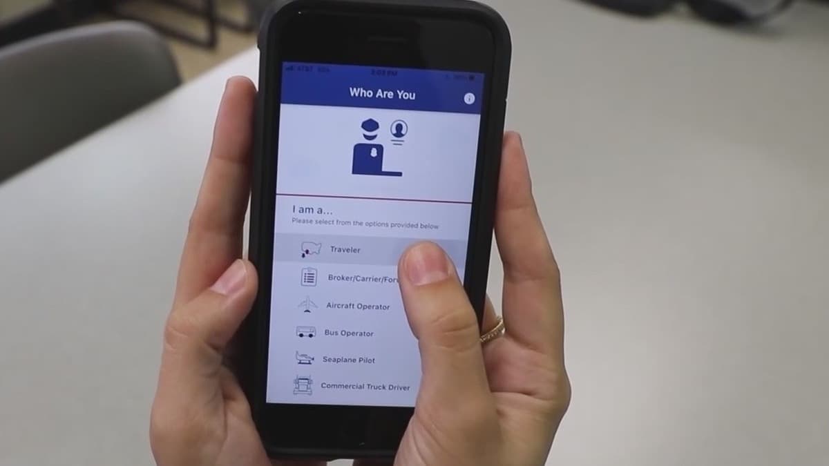 Migrantes nos dicen cómo funciona la app CBP One para tramitar citas de solicitudes de asilo