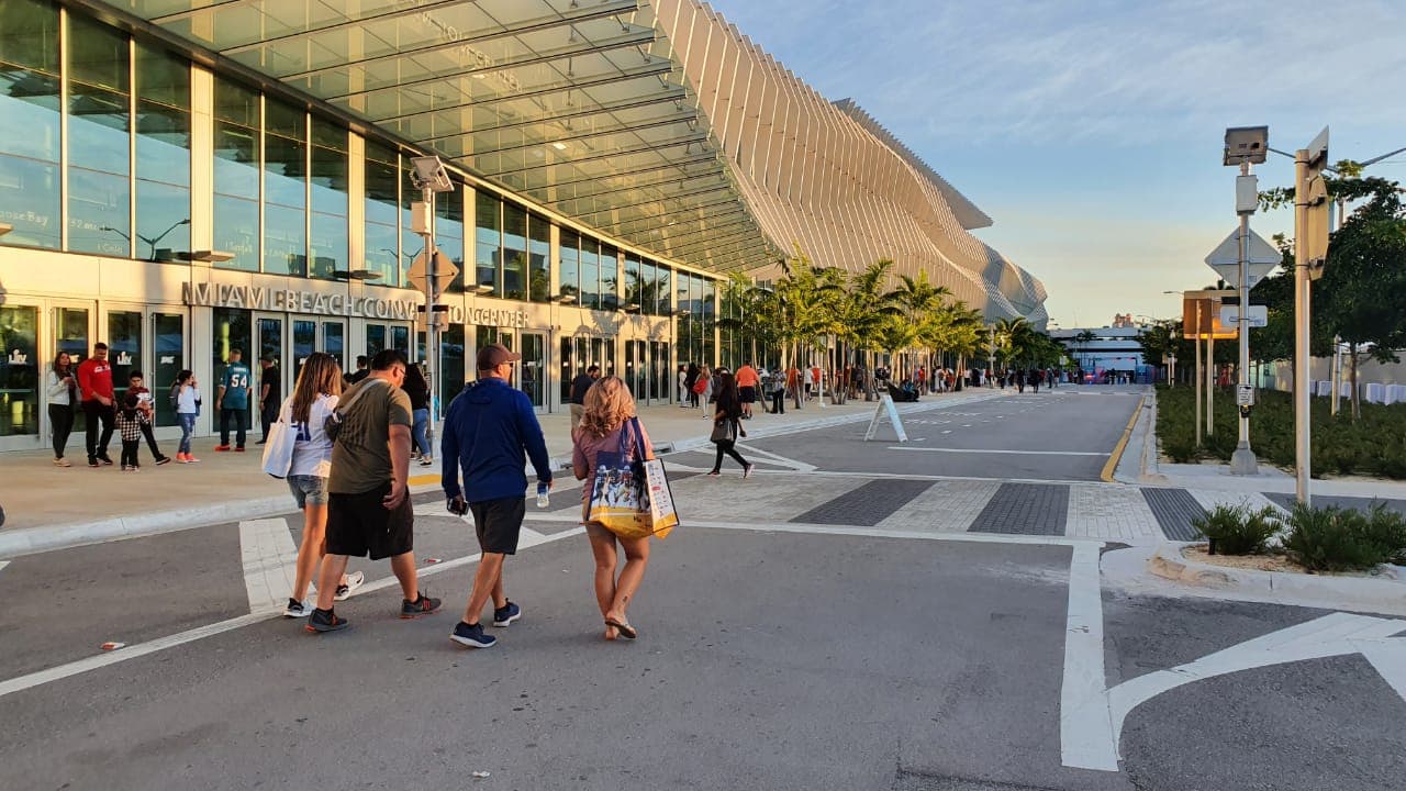 En Miami Beach hay cierres alrededor del Centro de Convenciones de Miami Beach. Desde la calle 18 hasta Dade Boulevard. Además, en la avenida Washington desde la calle 18 hasta la 21. 
<br>