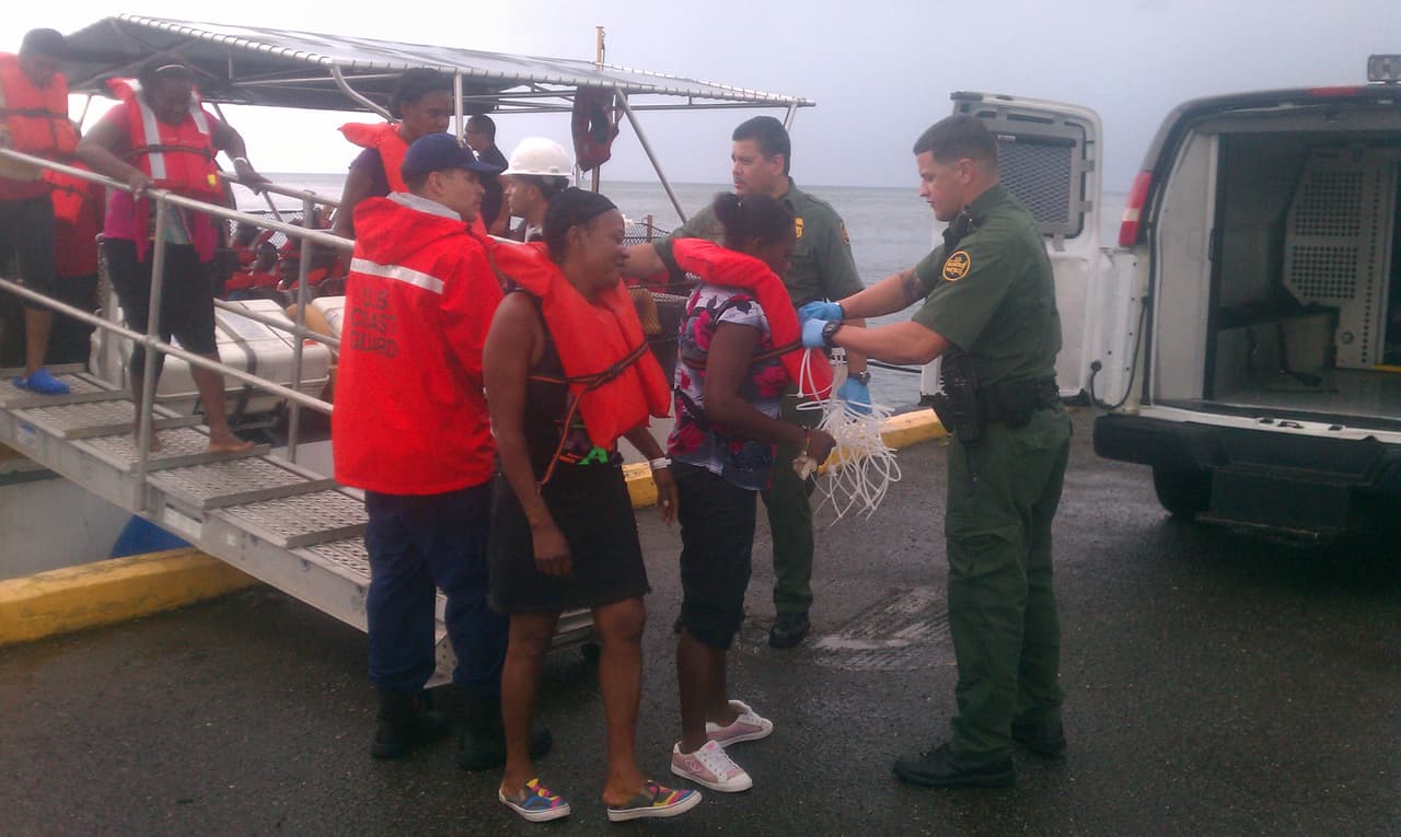 Grupo de 13 cubanos desembarca en la Isla de Mona