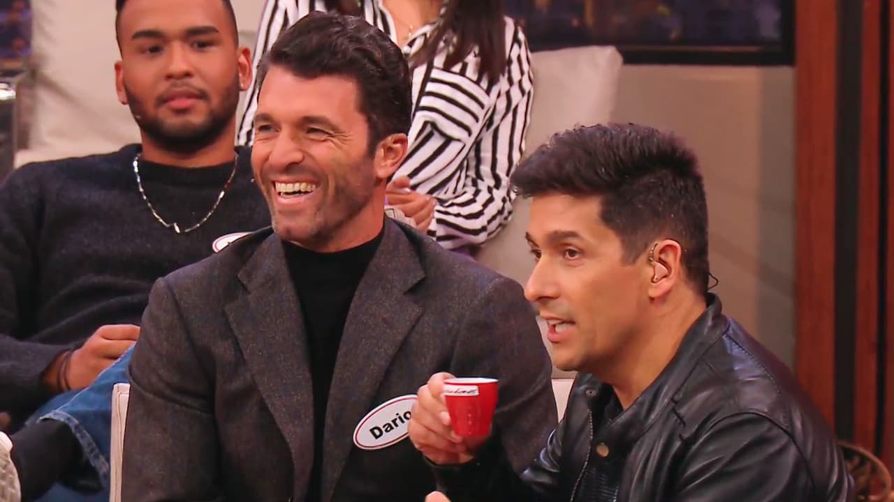 O como la taza de café que también llegó para Darío, de su enamorada anónima, que más tarde descubrimos que era Victoria.