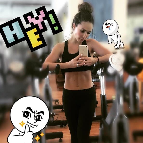 Un mes y dos semanas después del nacimiento de su primógenito Manuel, 
<b>Anahí </b>mostró orgullosa
<b> </b>su silueta perfecta y un vientre envidiable plano y tonificado, como si nunca hubiese estado embarazada.