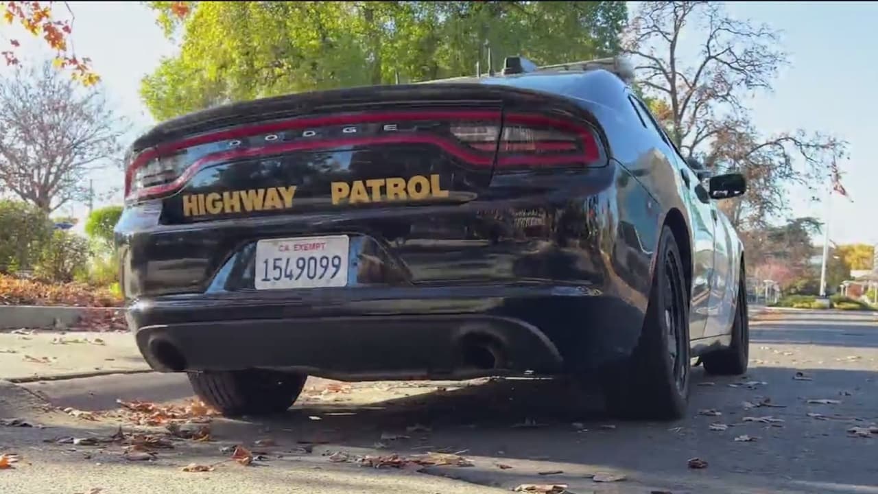 6 Cómo pedir ayuda en carretera Si tienes una emergencia mientras viajas en carretera puedes pedir ayuda llamando al número 511.