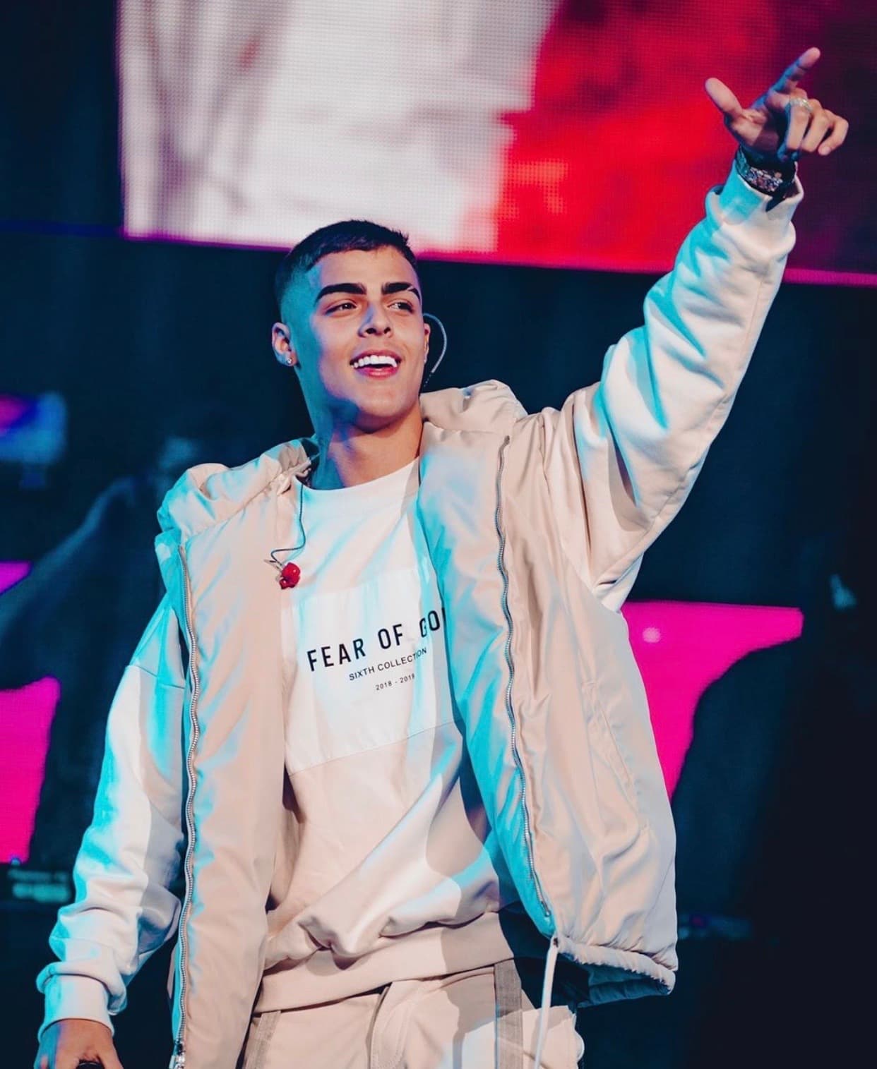 Cuando de colaboraciones se trata, Lunay contó a Uforia que cantar junto con Daddy Yankee era 
<b>un gran sueño que cumplió en ‘Soltera Remix’ </b>junto al Big Boss y Bad Bunny. En un futuro, le encantaría interpretar un tema junto al rapero canadiense, Drake.