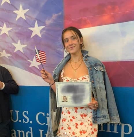 Por ejemplo, cuando Hannah, la mayor de sus hijos, se volvió ciudadana de los Estados Unidos, el presentador no ocultó su alegría.