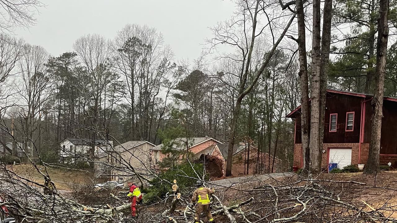 Confirman que al menos 4 tornados tocaron tierra en Georgia este jueves