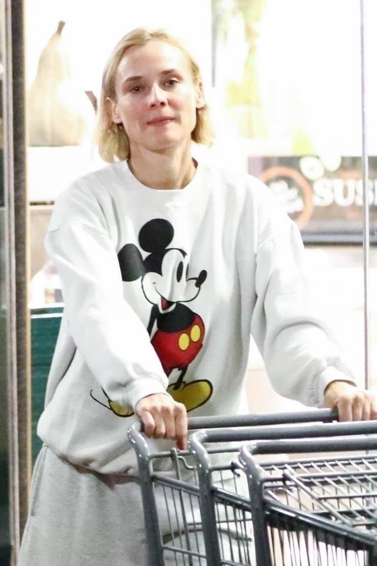 Junto a su esposo Norman Reedus se dirigió a la tienda de Bristol Farms para comprar comestibles.