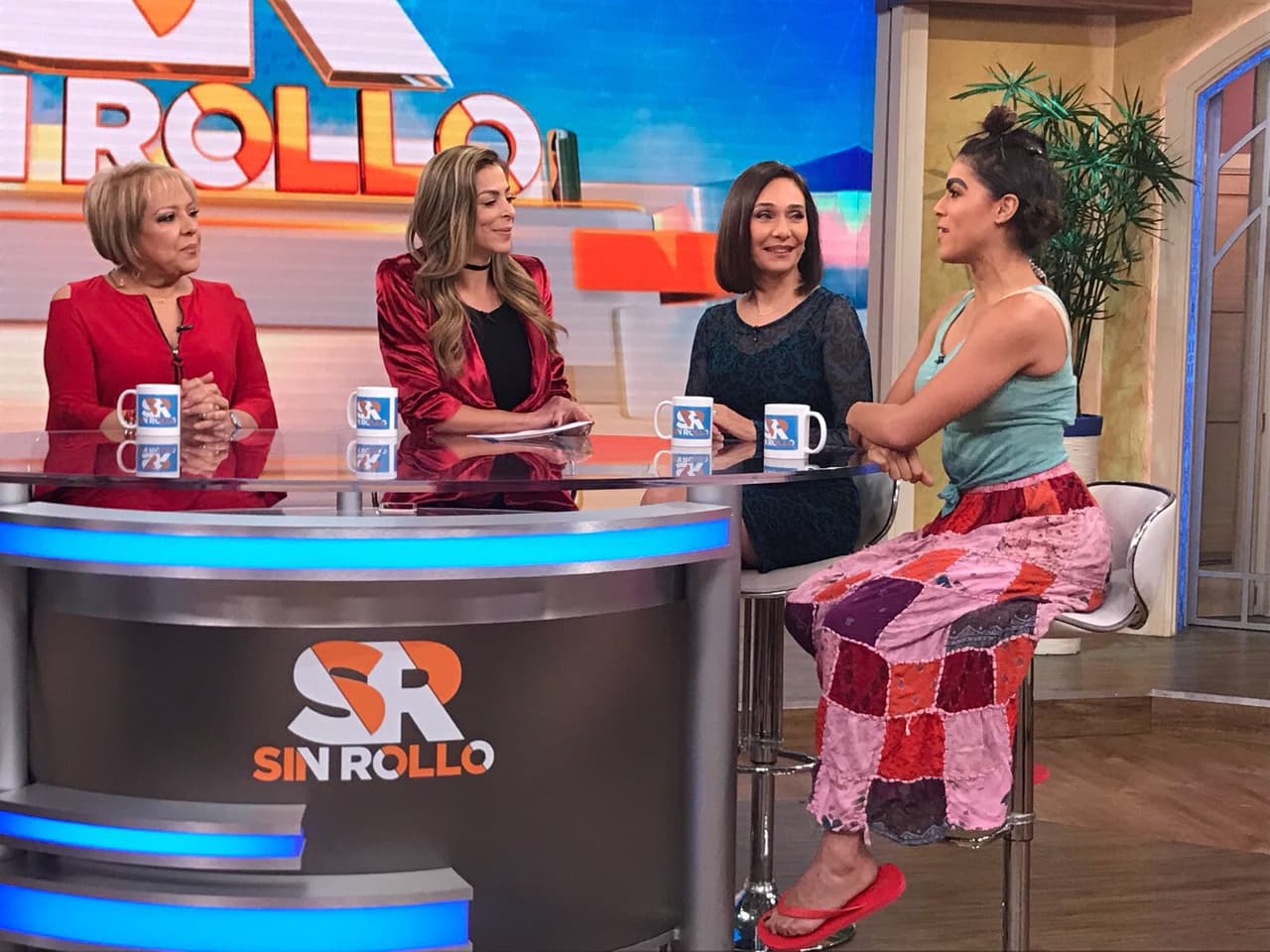 Aquí los vemos muy atentos a las graciosas anécdotas que contaba Mela, ella defendió sus puntos de vista en todo momento.