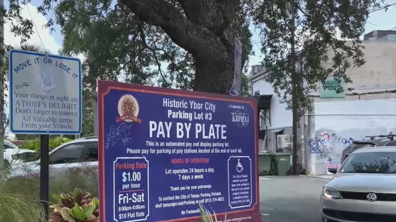 Aumento en el número de multas y comerciantes afectados: los efectos del cobro de estacionamiento en Ybor City