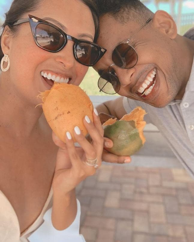 "La mejor decisión que he tomado ha sido decirte que sí a una cita, mi primera puerta, mi primer suspiro y mi primer 'que sí, que sí'. La felicidad que has traído a mi vida no tiene precio, abrirte mi corazón y haberte aceptado como mi novio ha sido lo mejor, 
<b>te amo Darwin Cipion y espero en Dios sean muchos meses más a tu lado</b>".
<br>