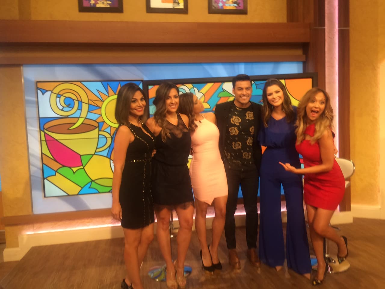 ¡Esperen, esperen! Nos falta otra belleza en nuestra foto del recuerdo.